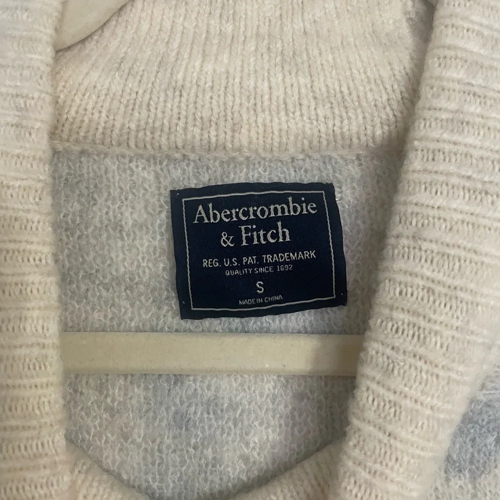 Abercrombie & Fitch Leopard Print Sweater - Picture 4 of 6